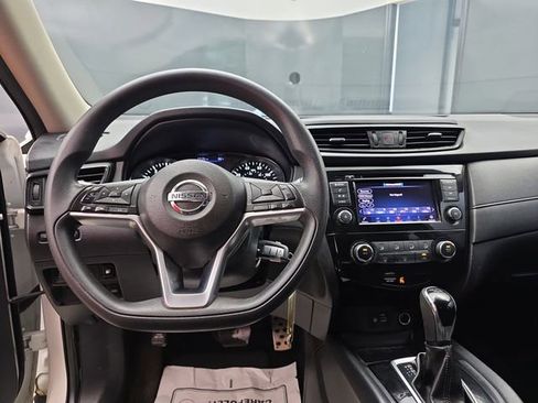 Used 2018 Nissan Rogue S FWD image 12
