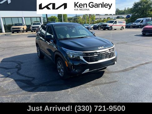 Used 2024 Kia Seltos LX AWD/4WD image 3