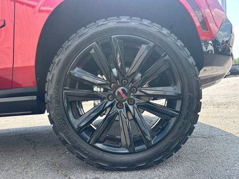 Used 2025 GMC Yukon XL AT4 Ultimate w/ LPO, Floor Liner Package AWD/4WD image 13