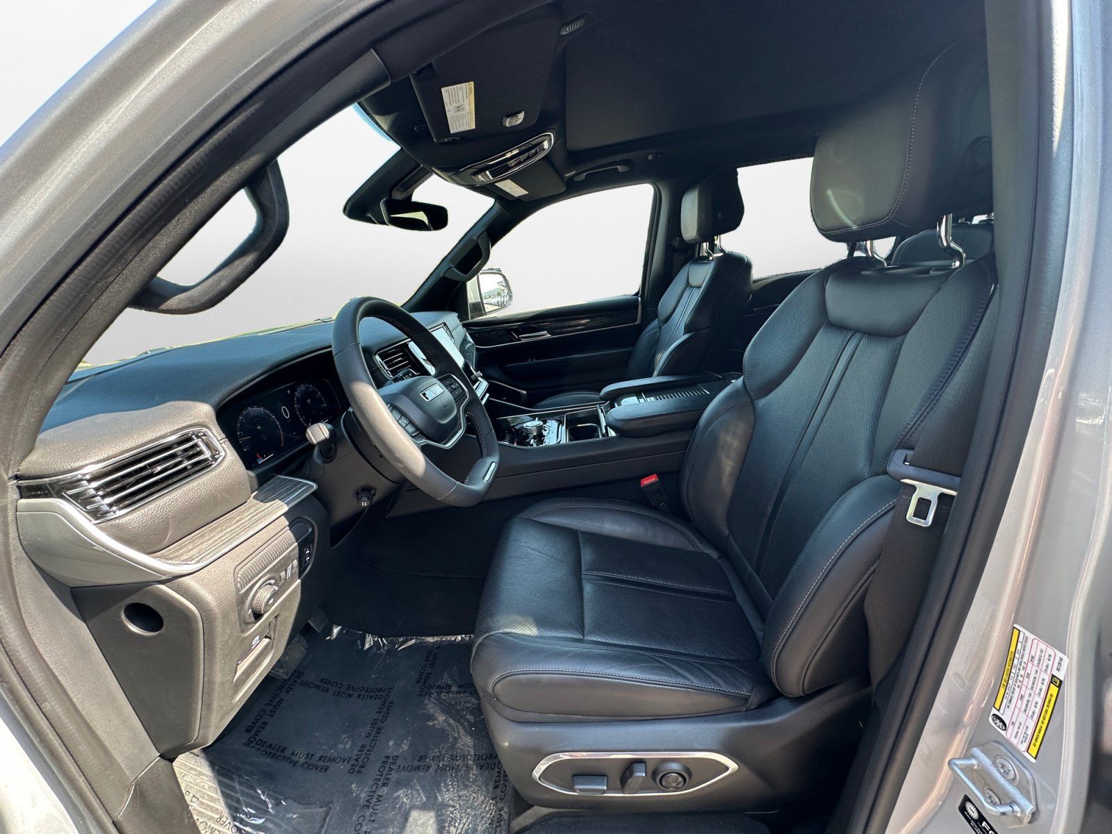 Used 2022 Jeep Wagoneer Series III w/ Premium Group I AWD/4WD image 10