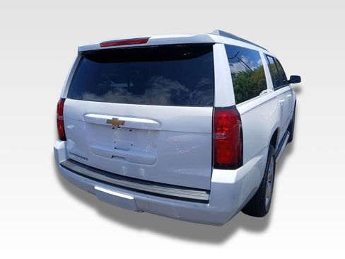 Used 2020 Chevrolet Suburban LT w/ Luxury Package RWD image 4