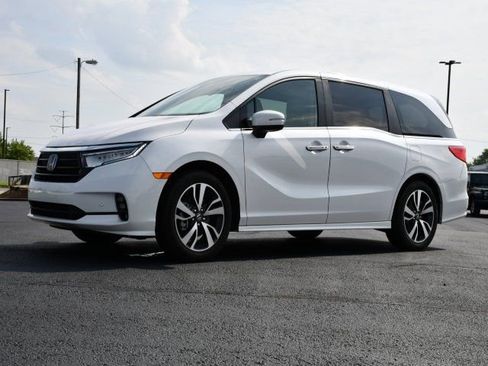 Certified 2024 Honda Odyssey Touring image 3