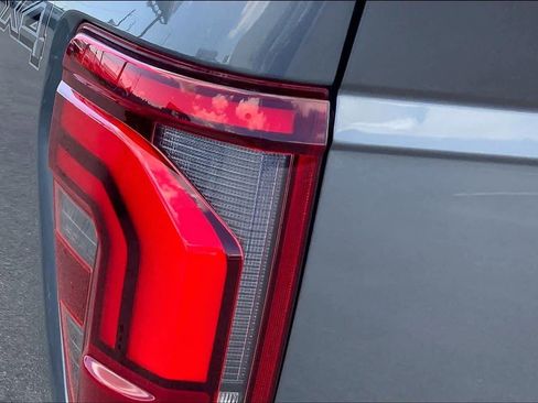 Used 2025 Ford F150 Lariat w/ Equipment Group 501A Mid image 28