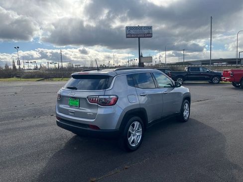 Used 2022 Jeep Compass Latitude image 5