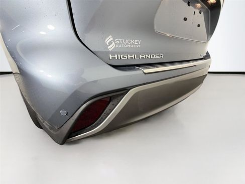 Used 2023 Toyota Highlander Platinum image 9