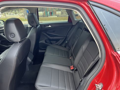 Certified 2022 Volkswagen Jetta SE image 29