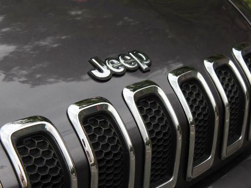 Used 2018 Jeep Cherokee Limited image 33