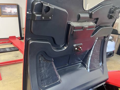 Used 2005 Ford GT RWD image 64