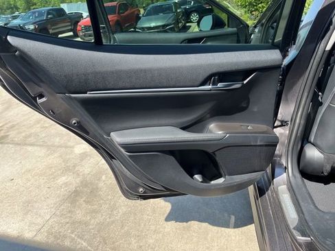 Used 2022 Toyota Camry XSE FWD image 11