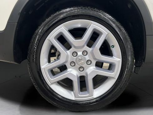 Used 2025 Honda Passport EX-L image 25