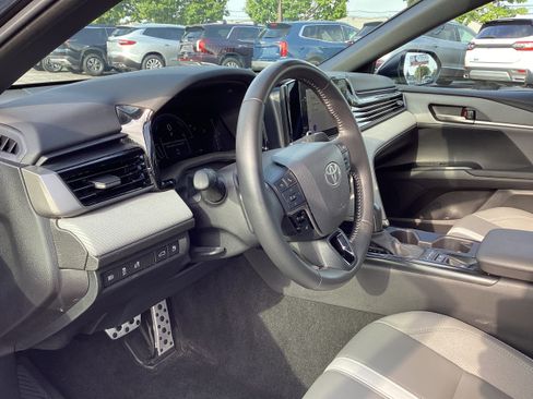 Used 2025 Toyota Camry SE AWD/4WD image 11