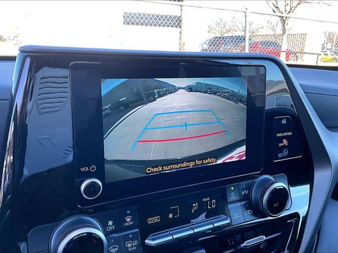 Used 2024 Toyota Highlander XLE image 23