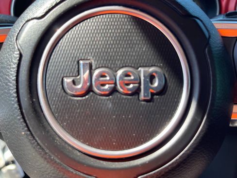 Used 2018 Jeep Wrangler Unlimited Rubicon w/ Steel Bumper Group image 15