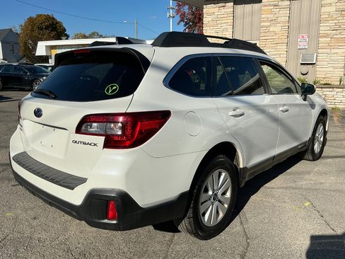 Used 2019 Subaru Outback 2.5i Premium image 3