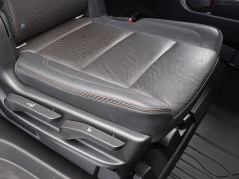 Used 2021 Chevrolet Suburban High Country image 23