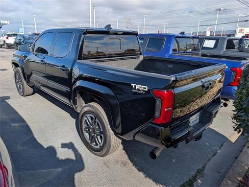 Used 2025 Toyota Tacoma TRD Sport image 3