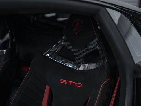 Used 2024 Lamborghini Huracan STO RWD image 31