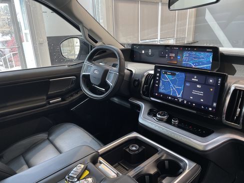 Used 2025 Ford Expedition Max Platinum w/ Driver's Package image 34