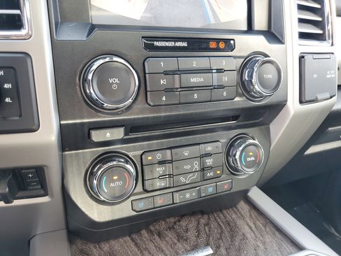 Used 2017 Ford F250 Lariat w/ Lariat Ultimate Package image 27