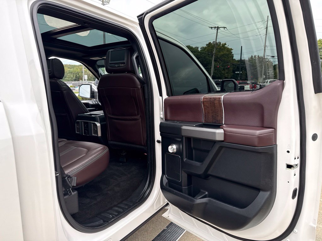 Used 2015 Ford F150 Platinum w/ Equipment Group 701A Luxury AWD/4WD image 51