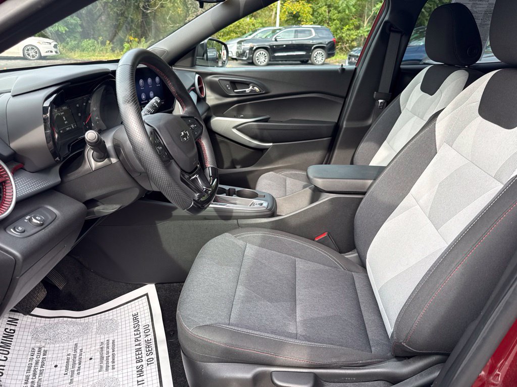 Used 2024 Chevrolet Trax RS FWD image 9