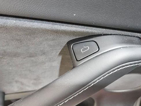 Used 2025 Tesla Model Y Long Range image 18