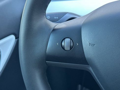 Used 2021 Tesla Model Y Long Range image 27