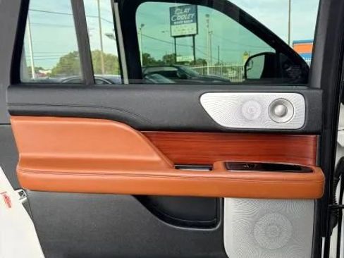 Used 2020 Lincoln Navigator L Reserve w/ Luxury Package image 22