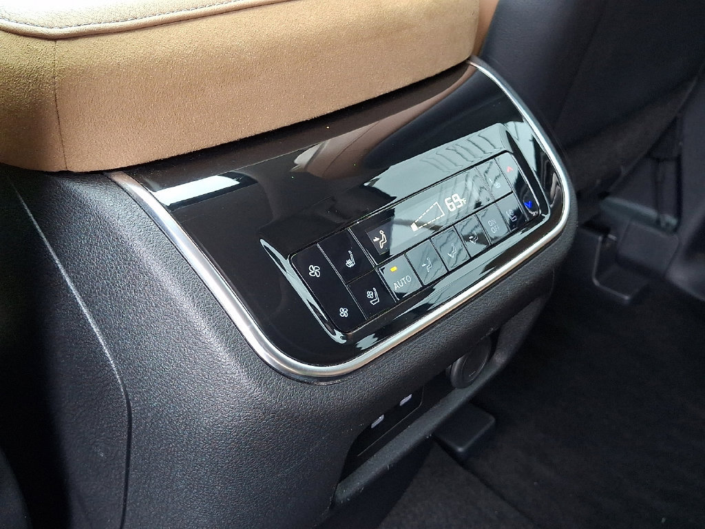 Used 2025 INFINITI QX80 Luxe AWD/4WD image 11