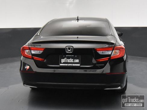 Used 2018 Honda Accord EX image 5