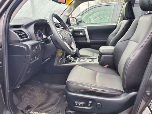 Used 2018 Toyota 4Runner SR5 Premium image 16