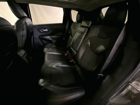 Used 2019 Jeep Cherokee Limited AWD/4WD image 20