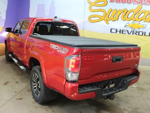 Used 2020 Toyota Tacoma TRD Sport AWD/4WD image 6