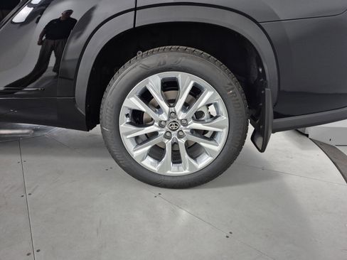 New 2026 Toyota Highlander Limited image 13