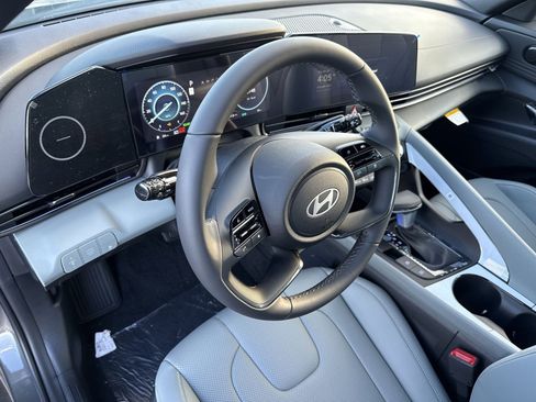 New 2025 Hyundai Elantra Limited image 16