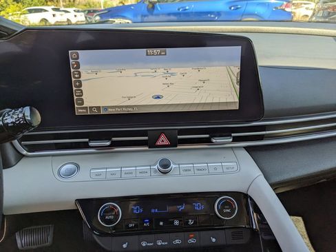 Used 2023 Hyundai Elantra Limited w/ Cargo Package image 23