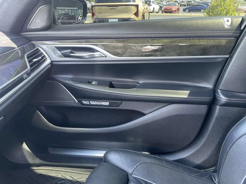 Used 2016 BMW 750i RWD image 21