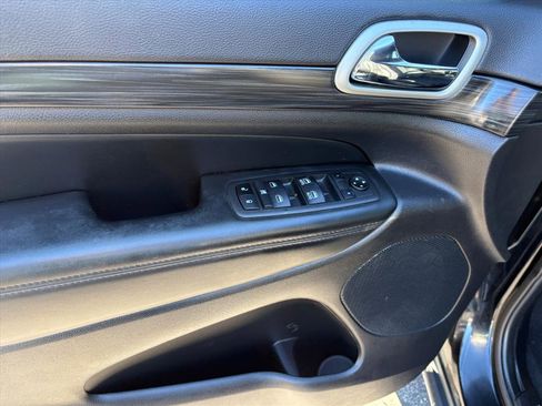 Used 2022 Jeep Grand Cherokee Laredo E image 20