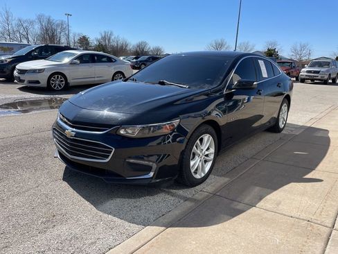 Used 2018 Chevrolet Malibu LT image 2