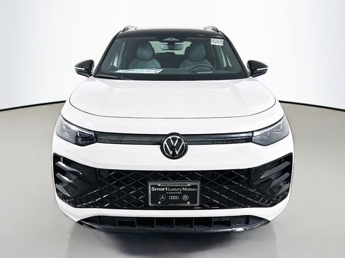 New 2026 Volkswagen Tiguan SE R-Line AWD/4WD image 2