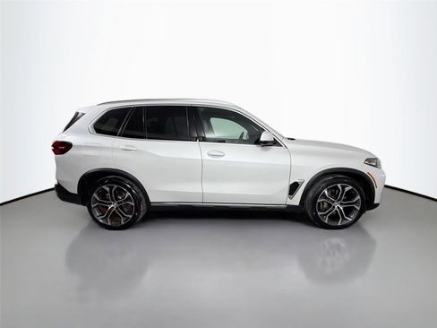 Certified 2024 BMW X5 xDrive40i w/ Parking Assistance Package AWD/4WD image 4