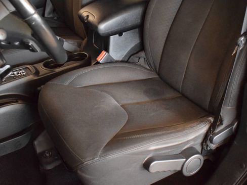 Used 2018 Jeep Wrangler Unlimited Sport S image 79