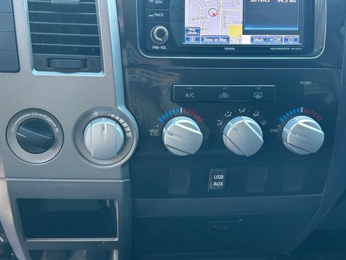 Used 2013 Toyota Tundra 4x4 CrewMax w/ Tow Pkg image 23