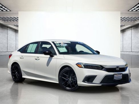 Used 2023 Honda Civic Sport image 2