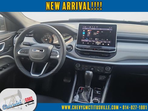 Used 2025 Jeep Compass Limited image 3