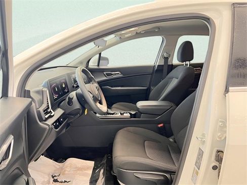 Used 2024 Kia Sportage LX image 17