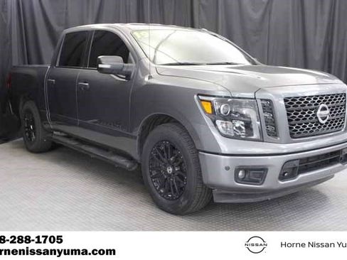 Used 2019 Nissan Titan SV w/ SV Convenience Package image 3