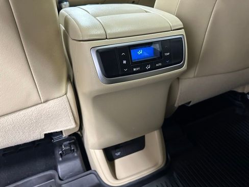Used 2019 Toyota Highlander XLE AWD/4WD image 45