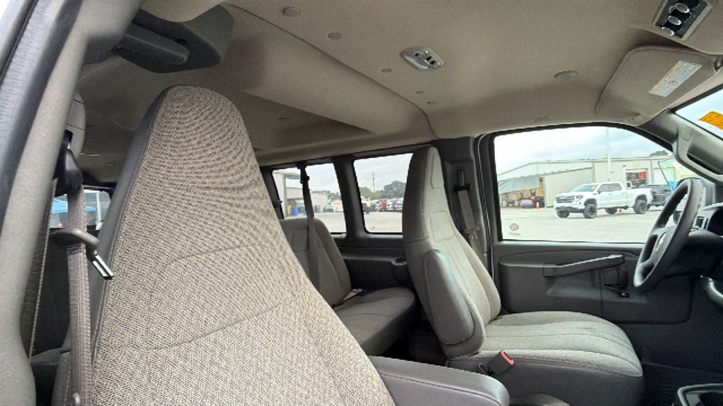 Used 2025 Chevrolet Express 3500 LT w/ LT Preferred Equipment Group RWD image 29