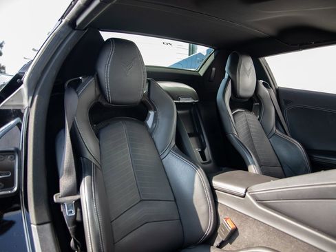 Used 2023 Chevrolet Corvette Stingray w/ Z51 Performance Package image 17